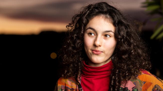 Ein Teenager mit Star-Appeal: Nora Arvena Dacic posiert auf dem Balkon der Familie.