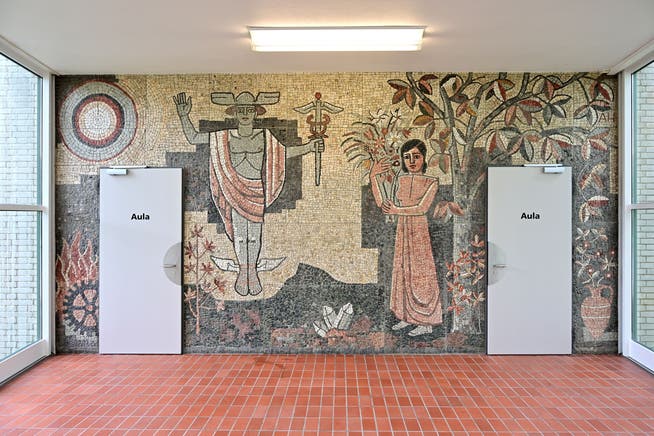 Das Mosaik wurde vor knapp 65 Jahren bei der Einweihung des Berufsschulhauses 1955 enthüllt.