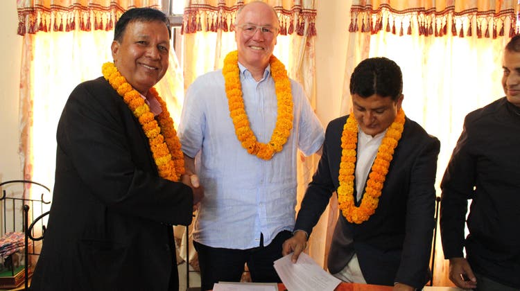 Weshalb trägt der «Limmi»-Direktor eine nepalesische Blumenkette? – Thomas Bracks Herzensprojekt