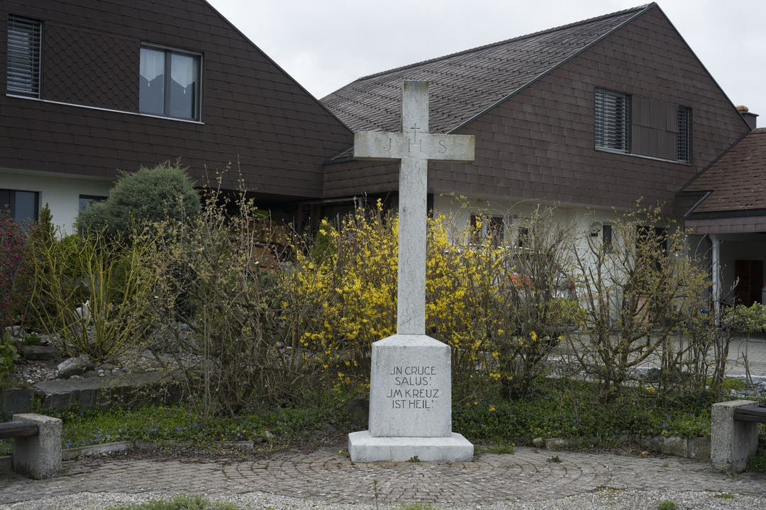 Undatiertes Steinkreuz am Ortsrand von Horriwil.