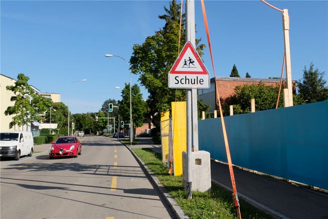 Der Dietiker Stadtrat ist gegen Tempo 30 auf der Schöneggstrasse. Aber eine Strassensperrung in einem gewissen Bereich soll den Durchgangsverkehr verbannen.