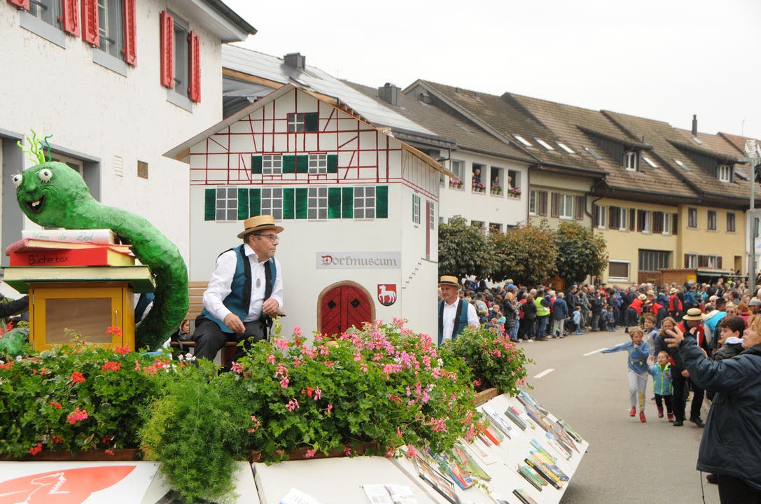 Das Dorfmuseum: Ein Wagen der Gastgemeinde Lengnau. (Sujet 25)