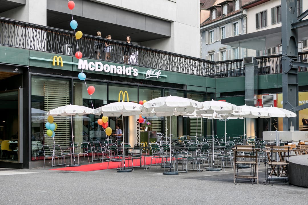 Das McDonald's Fast Food Restaurant am Schlossbergplatz in Baden am Eröffnungstag.