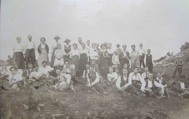 Leberberger sozialdemokratische Bezirkspartei bei einem Ausflug auf die Hasenmatt am 9. Juni 1918, Sozialarchiv Zürich.