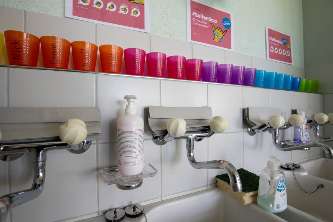11.Mai: Die Schulen werden integral geöffnet. Händewaschen gehört mehrmals in den Schulalltag.