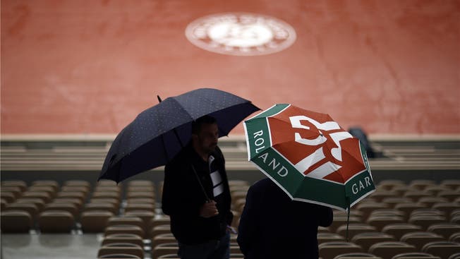 Regenfälle bringen die Veranstalter der French Open einmal mehr in Not.