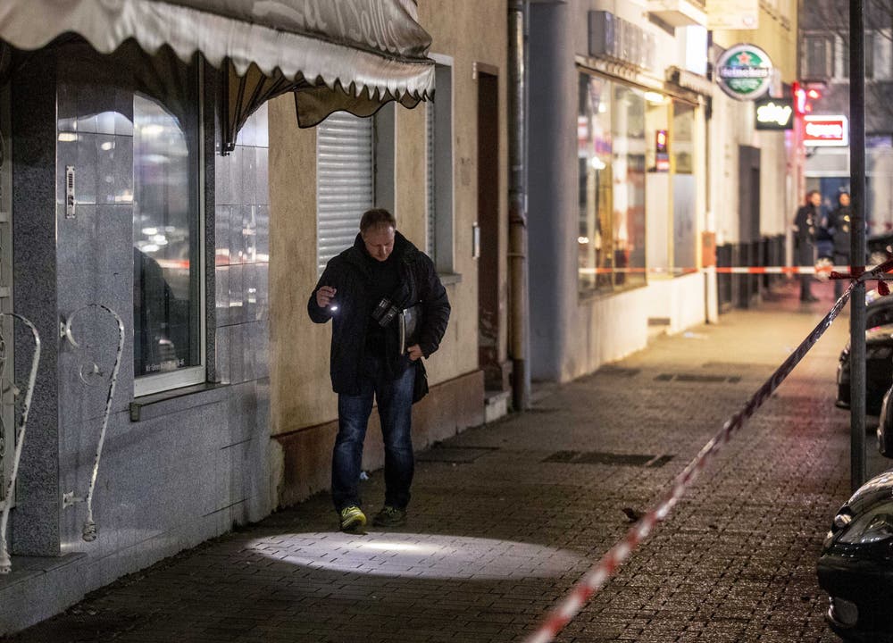 Weitere Bilder vom Tatort im deutschen Hanau.