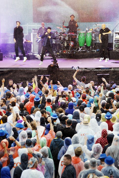 Die legendäre deutsche Rap-Combo "Die Fantastischen Vier" schlossen das Heitere Open Air 2019 bei Regen ab.