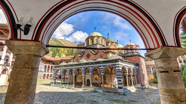 Das geschichtsträchtige Kloster Rila fasziniert Pilger und Touristen. Getty Images
