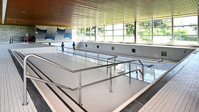 Das 16,6 Meter lange Schwimmbecken im Hallenbad ist derzeit noch ohne Wasser.