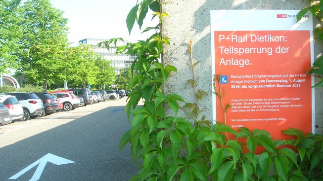 Die Park &amp; Ride Anlage am Bahnhof Dietikon wurde wegen Bauarbeiten für die Limmattalbahn um 70 Parkplätze reduziert. (Archiv)