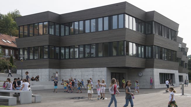 Die Schule Birmensdorf will ihre Bauprojekte, im Bild das 2017 eröffnete Schulhaus Haldenacher, weiter ohne den Einfluss der politischen Gemeinde projektieren und realisieren.