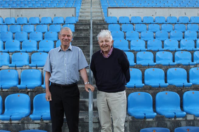 Frédéric Falbriard (links) und Silvio Ferrari auf der Tribüne des Grenchner Fussballstadions.
