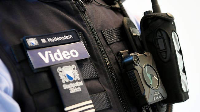 Die Bodycams würden vor allem zum eigenen Schutz der Polizisten dienen. (Archiv)