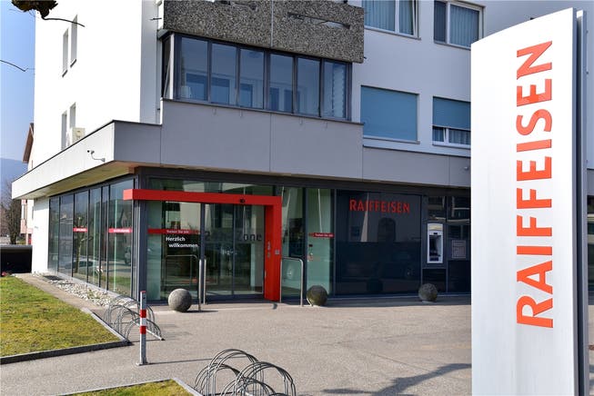 Die Raiffeisenbank in Däniken wurde Anfang April 2018 überfallen. (Archiv)