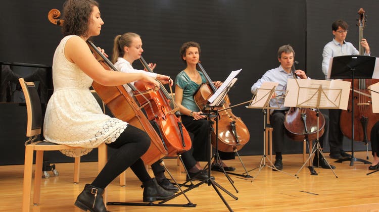Musikalische Leckerbissen und Ehrungen: Das Weihnachtskonzert der Musikschule überzeugt das Publikum