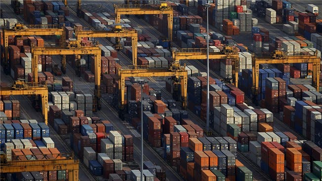 Der Rückgang der Warenexporte aus dem Kanton beträgt satte 10.8 Prozent weniger.