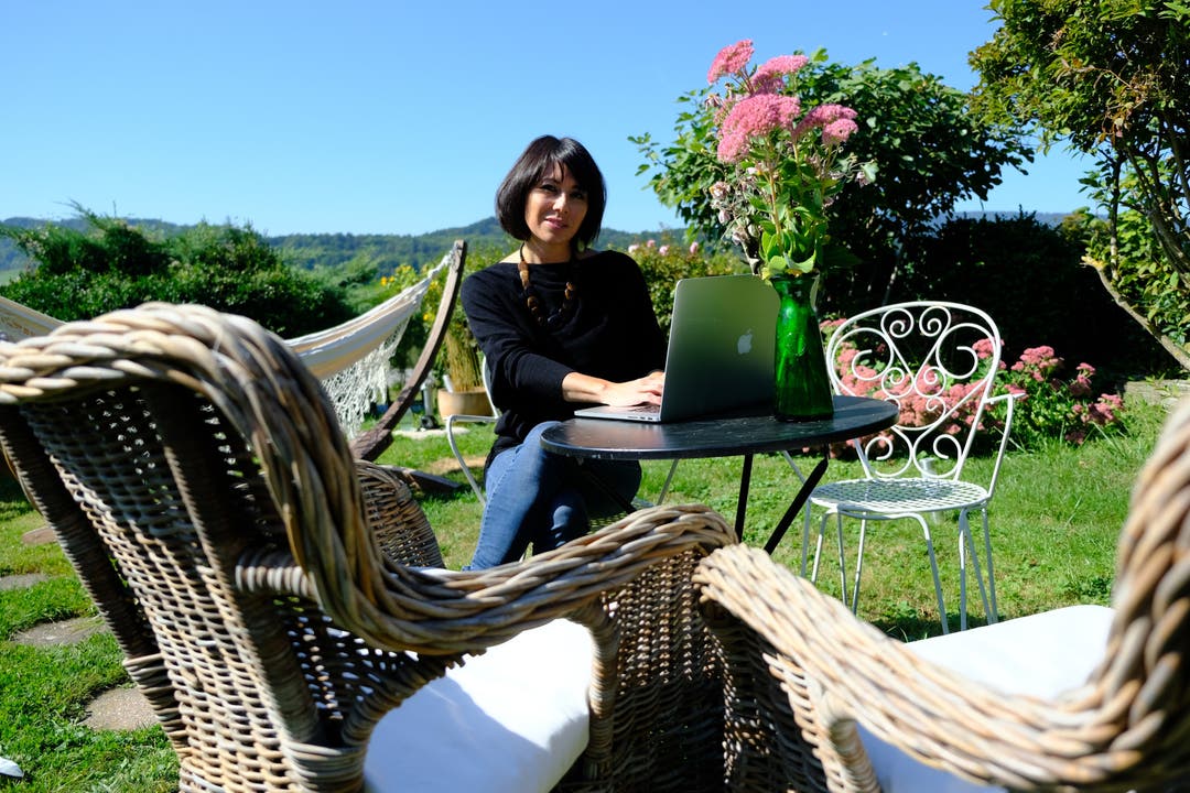 Drehbuchautorin und Filmregisseurin Mica Agustoni lebt mit ihrer Familie in Urdorf. Morgen stellt sie ihren neusten Kurzfilm "Aziz" in der Gemeindebibliothek Urdorf vor.