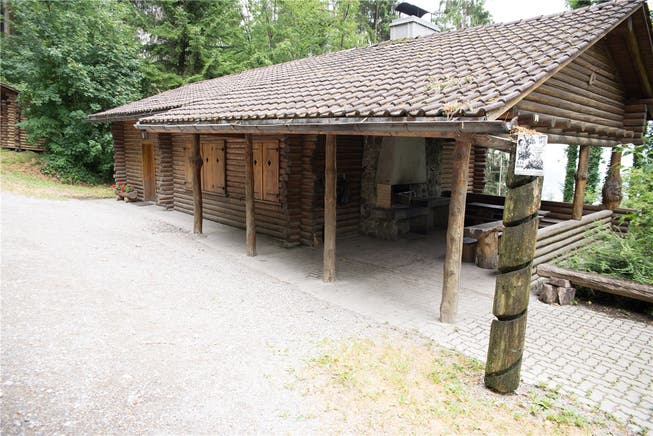 Die neue Waldhütte in Spreitenbach soll dereinst genauso aussehen wie die alte – nur moderner.Bild: Barbara Scherer (8. Juli 2018)
