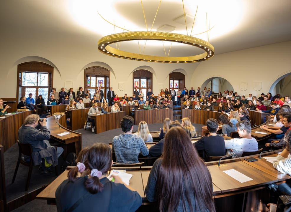  Rund 100 Solothurner Jugendliche konnten ihre Anliegen einbringen und mit Kantonsräten diskutieren. ...