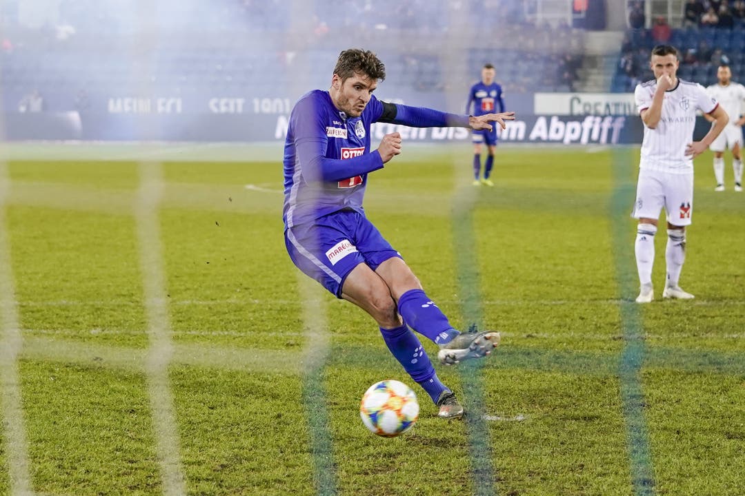 Der Penalty ins Luzerner Glück: Pascal Schürpf trifft vom Punkt zum 2:1. Weitere Bilder zum Spiel gibt's in der Galerie.
