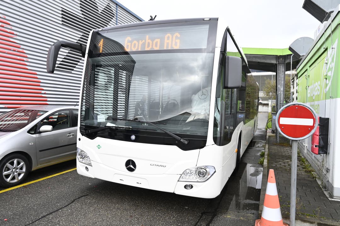  Der neue Bus an der betriebseigenen Erdgas-Tankstelle
