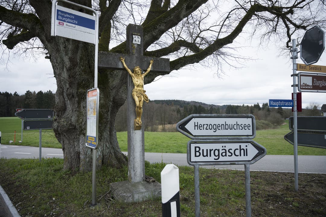 Undatiertes Steinkreuz an der Grenze zwischen den Kantonen Solothurn und Bern in Burgäschi.