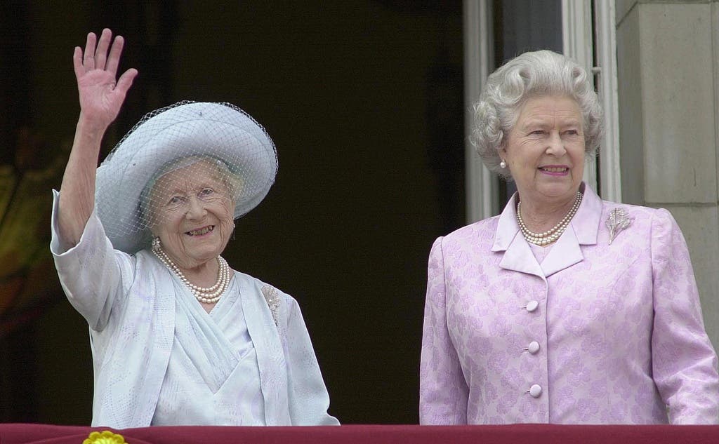 Am 4. August 2000 feiert Elizabeth' Mutter – Queen Elizabeth The Queen Mother wird sie genannt – ihren 100. Geburtstag.