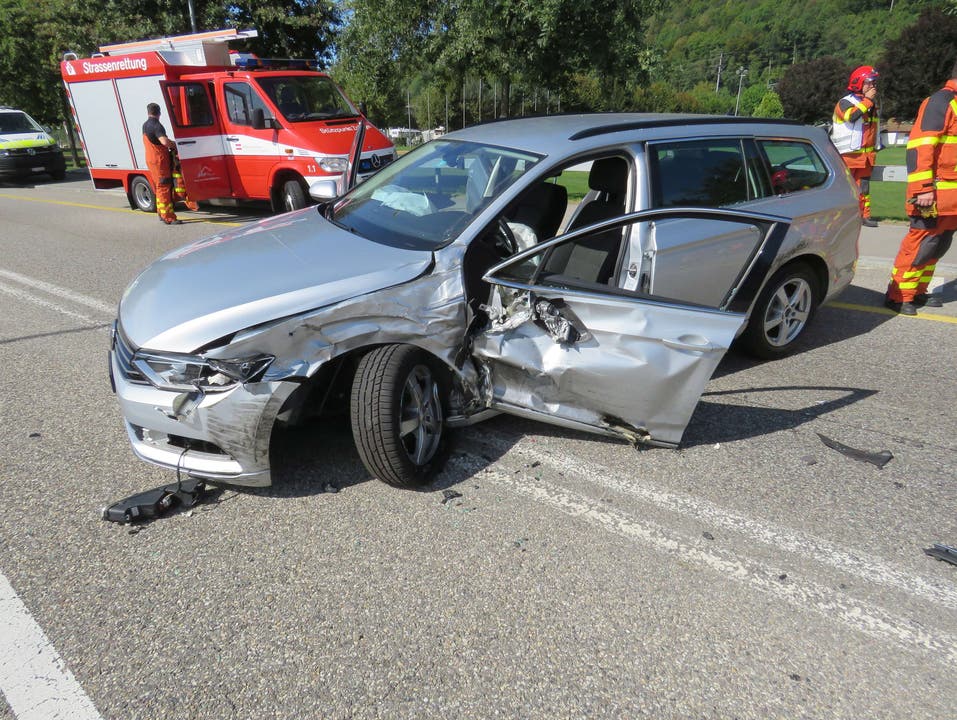 Aarburg AG, 17. September: Ein Auto gerät auf die Gegenfahrbahn und prallt frontal in ein entgegenkommendes Fahrzeug – zwei Verletzte