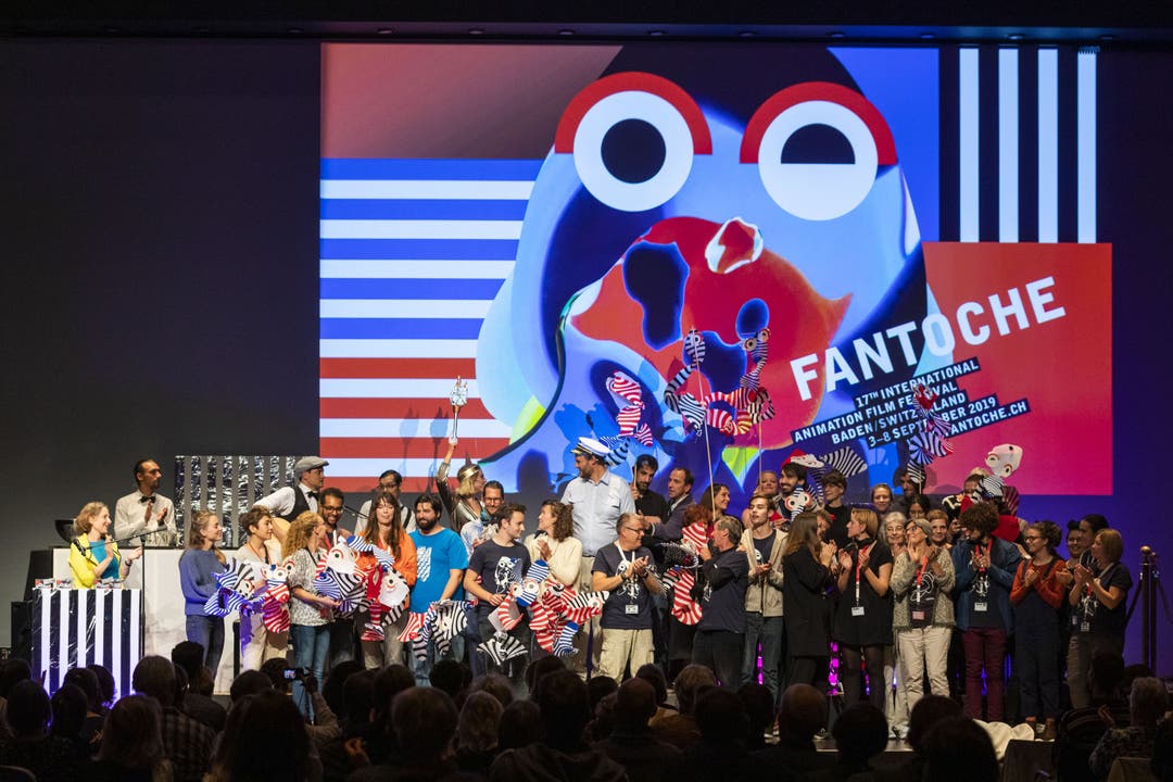 Fantoche 2019 - Preisverleihung Die zahlreichen Helfer des Fantoche-Festivals posieren bei der Schlussfeier für ein Gruppenfoto.