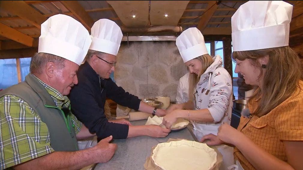 Oensingen - Die Gemeinde ist bekannt für die Zwiebeln. Die Kandidaten machen eine Zwiebelkuchen.