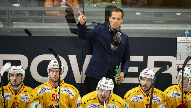 Noch darf er wie gewohnt den Ton angeben: Biels Cheftrainer Antti Törmänen muss trotz Krisensituation vorerst mit keinem Rauswurf rechnen.