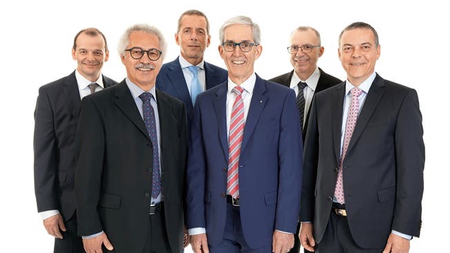 Alte und neue Geschäftsleitung gemeinsam von links: Silvio Bondt, Hans-Jörg Scheiwiller, Beat Erne, Norbert Caspar, Rolf Hess und Roland Bolliger.