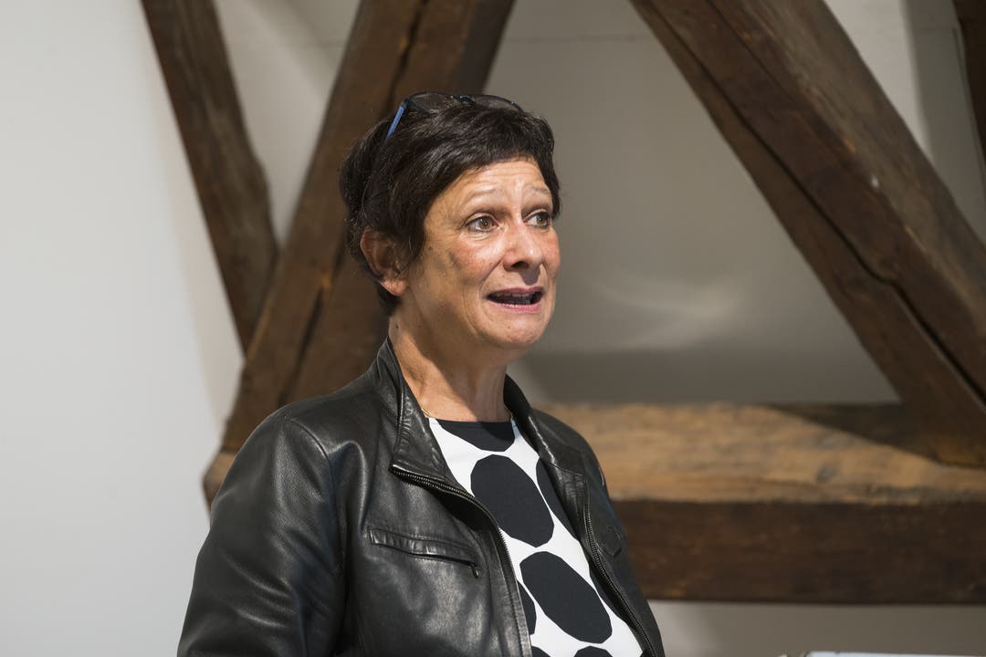 Heidi Lüdi, die Präsidentin des mmbe (Museumsverbund Kanton Bern), spricht anlässlich der Wiedereröffnung.