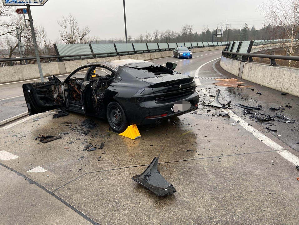Ein Kanadier war zu schnell auf der Staffeleggstrasse unterwegs und verlor die Kontrolle über sein Auto.