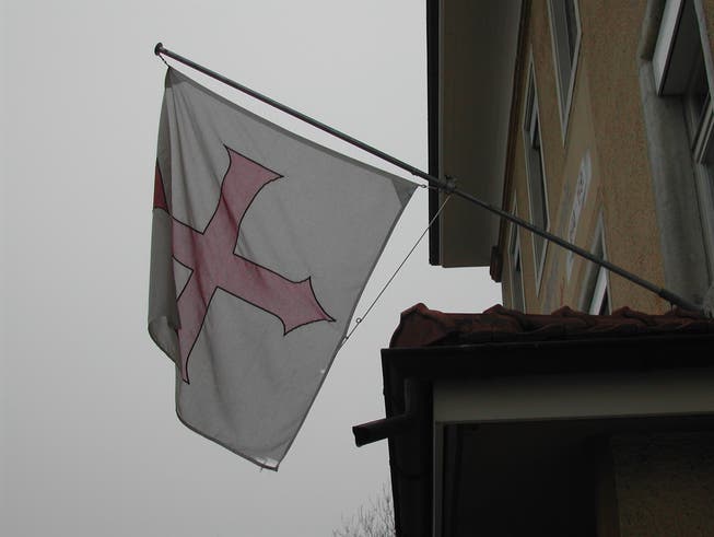 Gemeinde Bettlach, Wappen auf Fahne beim Gemeindehaus