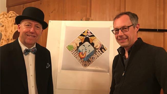 Markus Schär (links) zusammen mit Jean Marmier, der die Plakette bereits zum siebten Mal gestaltet hat.