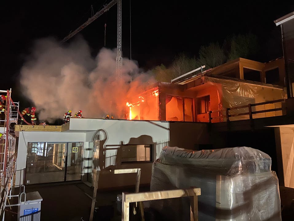 Mettauertal AG, 22. April: In der Nacht hat ein Brand auf einer Baustelle im Ortsteil Mettau einen grossen Sachschaden angerichtet. (...)