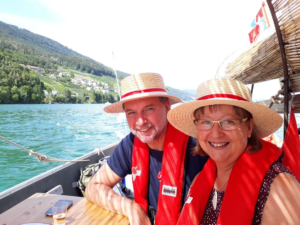 Viv Stringer und Margaret Stringer, 2 der Losgewinner für diese Etappe. Die gebürtigen Nordiren leben seit 23 Jahren in Kappel, der Arbeit wegen kamen sie damals in die Schweiz. "Wir hatten einfach Lust, diese Reise mitzumachen", sagen die beiden.