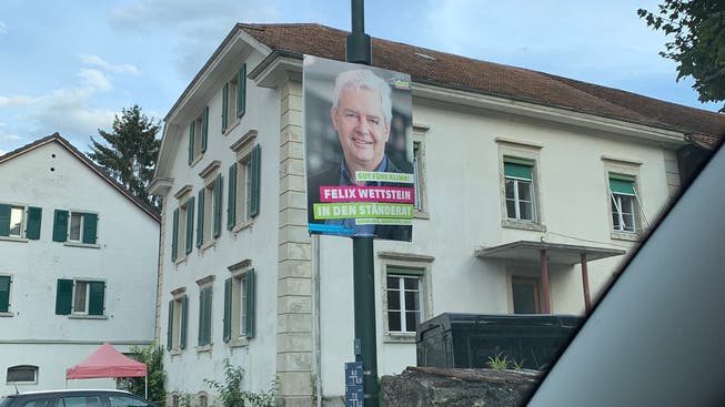 Ein zu früh aufgehängtes Plakat der Grünen in Bättwil.