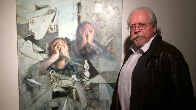 Aerni neben dem Bild mit dem Titel «Guernica II» aus dem Jahr 2018.