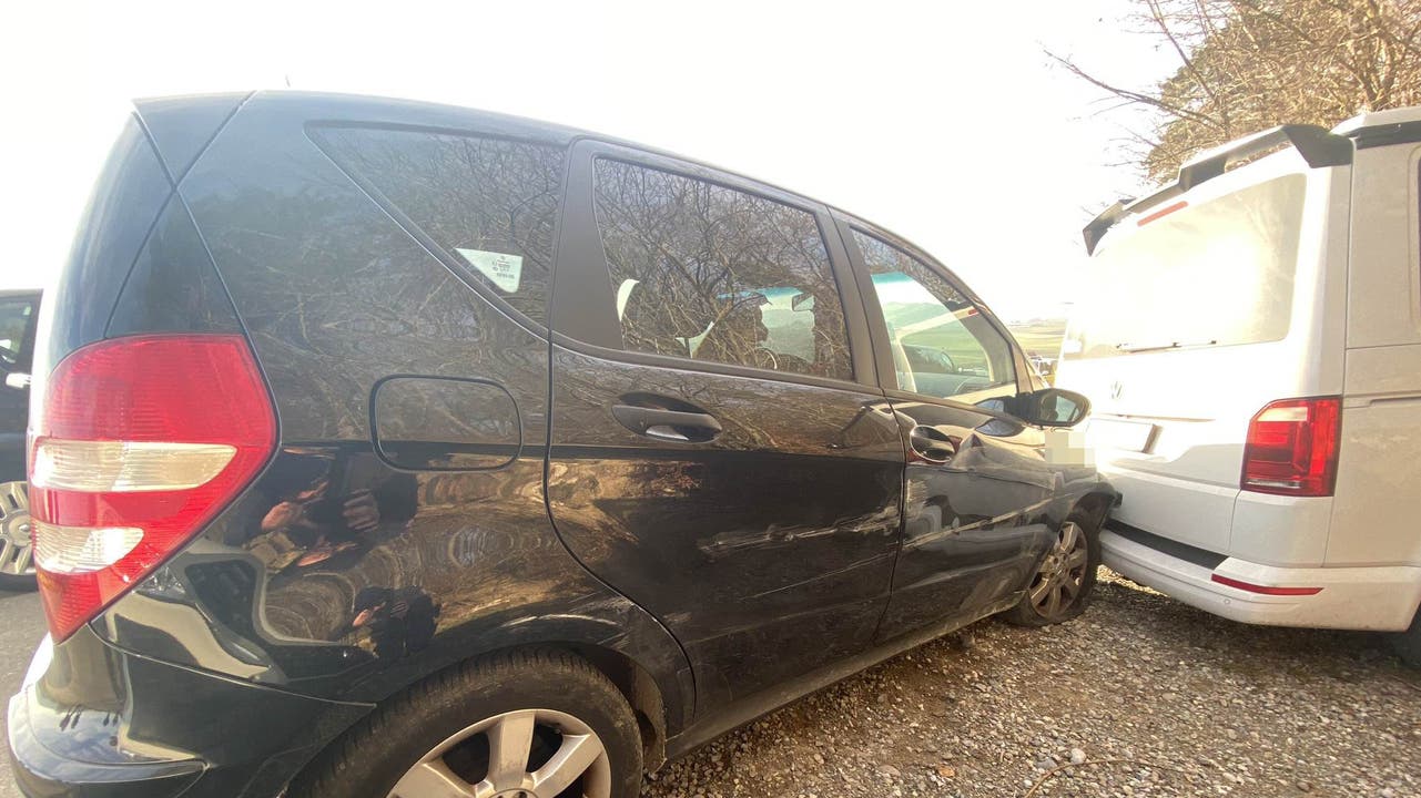 Endingen AG, 12. Januar: Eine 33-jährige Lernfahrerin verursacht ohne Begleitperson einen Unfall. Verletzt wird niemand, drei Autos werden beträchtlich beschädigt.