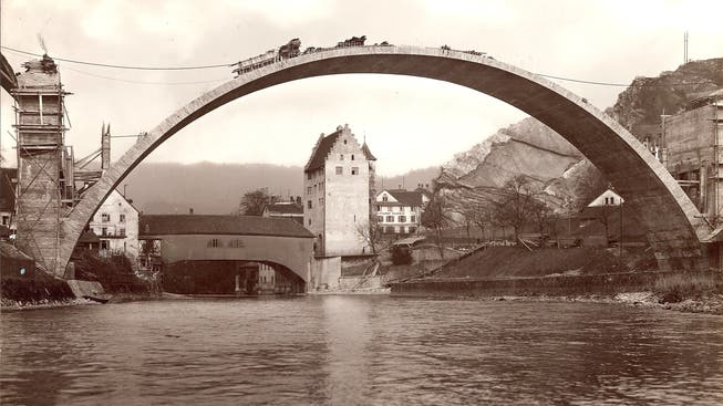 Der imposante Hauptbogen der Hochbrücke wurde 1925 erstellt. Der Kanton will sie für Autos sperren, der Stadtrat hingegen findet einen Ausbau prüfenswert
