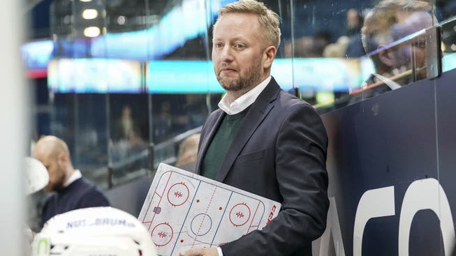 EHCO-Trainer Fredrik Söderström ist mit seinem Team auf dem richtigen Weg