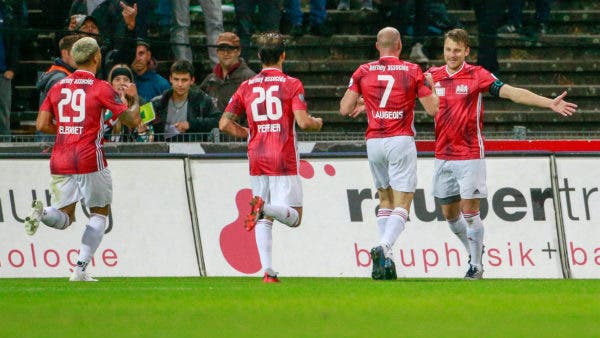 Fehlstart für Aarau: Axel Danner erzielt bereits in der vierten Minute das 1:0 für Lausanne-Ouchy.
