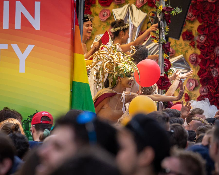 undefined Viel Freude und Farbe an der Pride in Zürich