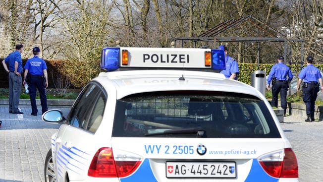 Polizisten der Kapo Aargau bei einer Kontrolle. Symbolbild.