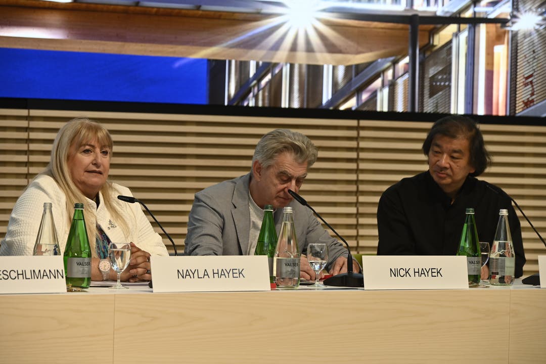  Pressekonferenz mit Nik und Nayla Hayek, Architekt Shigeru Ban.