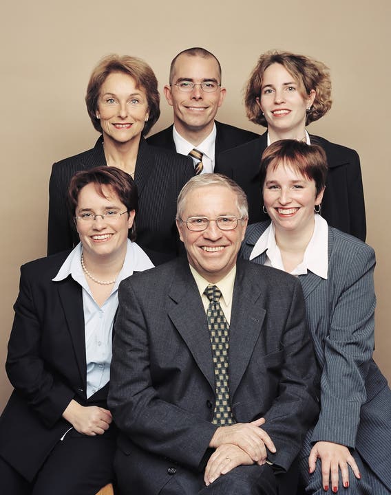 Familie Blocher: Mutter Silvia, Markus, Miriam, Rahel, Vater Christoph und Magdalena (Im Uhrzeigersinn).