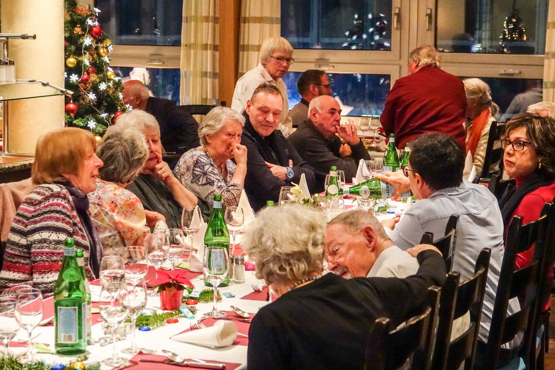 Impression von der Weihnachtsfeier für ältere alleinstehende Menschen, die dank einem Legat der Familie Badertscher seit 1984 durchgeführt werden kann.